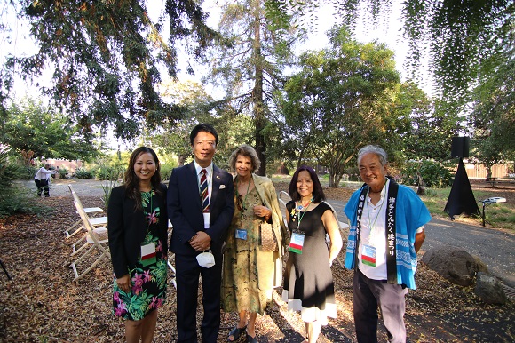 2022.08.17  (59) Unveiling Jackie, Mayor Takashima, woman, Linda, Gary.JPG